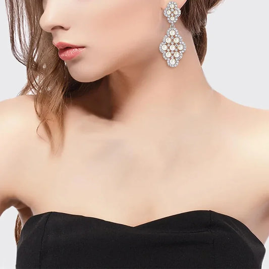 The Allure of Women's Jewelry: A Focus on Superb Imitation Pearl Drop Earrings