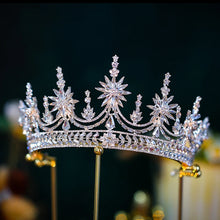 Laden Sie das Bild in den Galerie-Viewer, Baroque Luxury Rhinestone Crystal Wedding Crown Queen Flowers Bridal Tiaras Women Beauty Pageant Bridal Hair Jewelry Accessories