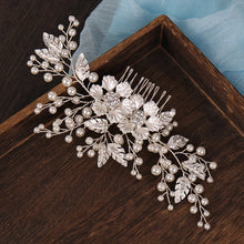 Cargar imagen en el visor de la galería, Pearl Leaf Hair Comb Wedding Hair Accessories Bride Hair Ornament For Women Bridal Hair Jewelry Crystal Hair Comb Hairband Gift