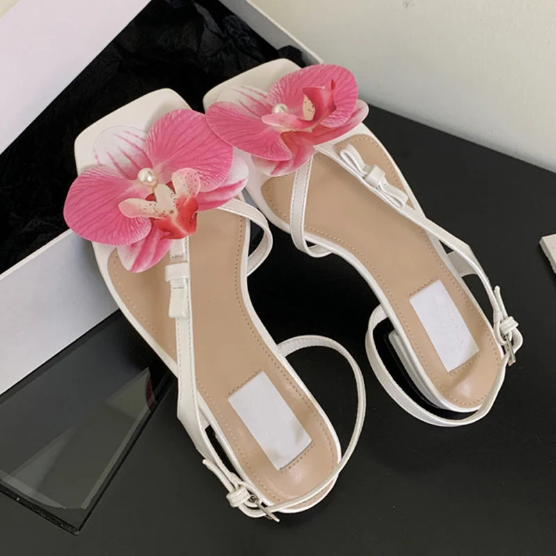 Roman Style Gold White Sandal For Women 2025 Summer Fashion Flowers Clip Toe Back Buckle Strap Shoes Flat Sandalias