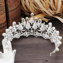 Cargar imagen en el visor de la galería, Crystal Pearl Bridal Jewelry Set Rhinestone Necklace Earring Tiara Crown Set For Women Bride Party Queen Wedding Jewelry Set