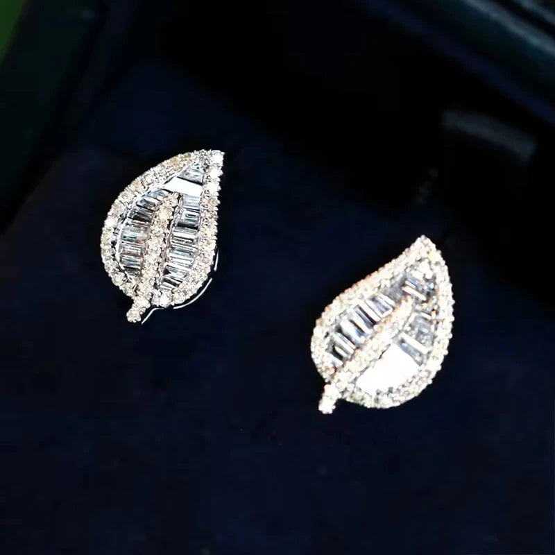 Shining Leaf Shape Stud Earrings Graceful Lady Chic Novel Fashion Jewelry with Bright Zirconia Luxury Accessories Gift