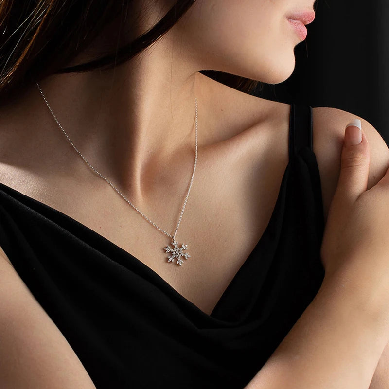 Luxury Snowflake Pendant Necklace Lady Silver Color Bright Zirconia Accessories for Winter Party Female Delicate Jewelry