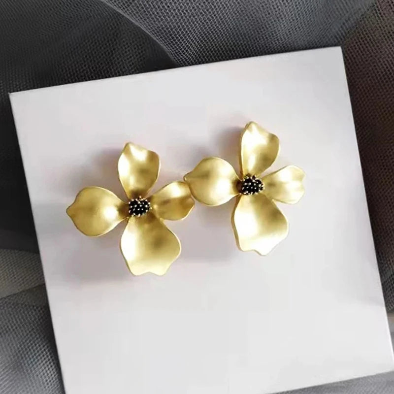 Romantic Women's Gold Color Flower Earrings Simple Stylish Girl Piercing Earrings Vocation Party Aesthetic Female Jewelry - EUFASHIONBAGS