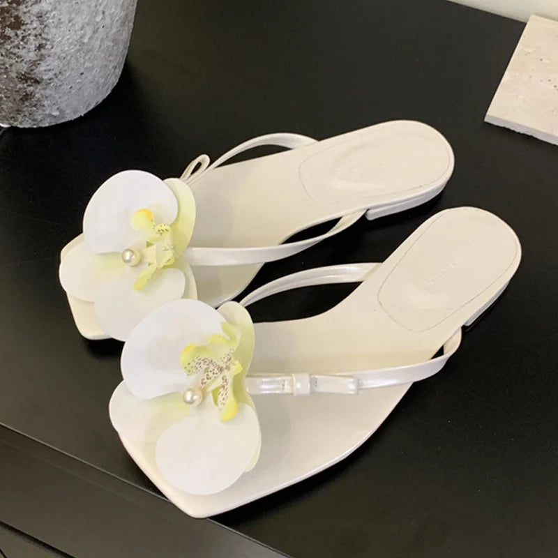 Fashion Pearl Flowers Pinch Narrow Band Women Slipper Flat Heel Shoes Slip On Sandal Beach Casual Slides Flip Flops