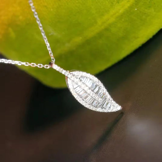 Delicate Luxury Leaf Shape Pendant Necklace Lady Engagement Accessories Exquisite Silver Color Bright Zirconia Jewelry