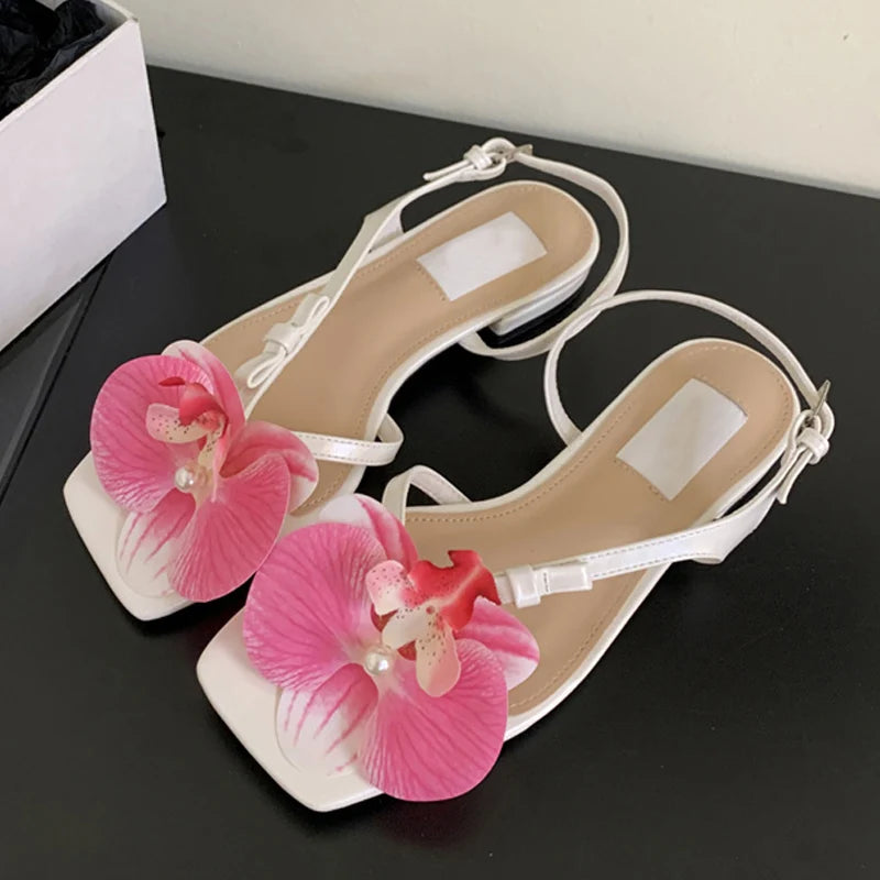 Roman Style Gold White Sandal For Women 2025 Summer Fashion Flowers Clip Toe Back Buckle Strap Shoes Flat Sandalias