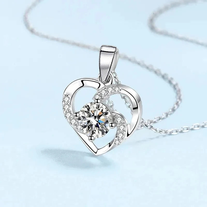 Delicate Love Heart Necklace Lady Wedding Jewelry with Bright Zirconia Silver Color Bright Zirconia Pendant Accessories