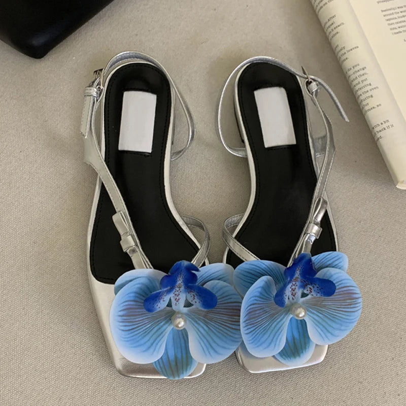 Roman Style Gold White Sandal For Women 2025 Summer Fashion Flowers Clip Toe Back Buckle Strap Shoes Flat Sandalias