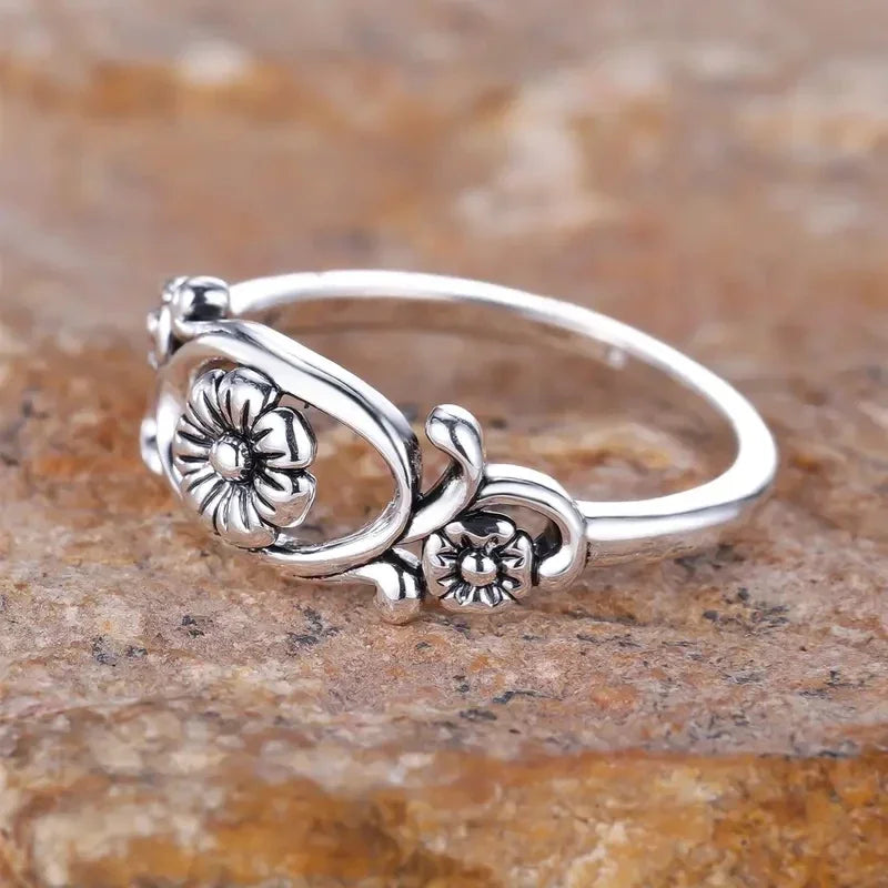 Vintage Hollow-out Flower Design Rings for Women Finger Accessory Graceful Engagement Wedding Jewelry - EUFASHIONBAGS