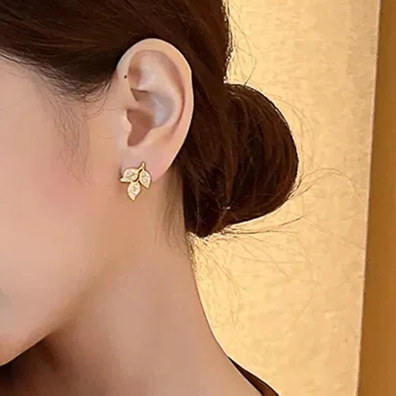 Dazzling Gold Color Leaf Stud Earrings for Women Sparkling Crystal Cubic Zirconia Partysu Style Earrings Fashion Jewelry