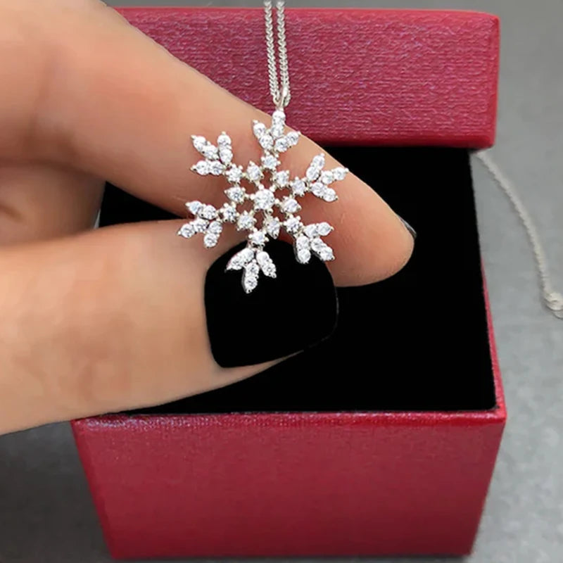 Luxury Snowflake Pendant Necklace Lady Silver Color Bright Zirconia Accessories for Winter Party Female Delicate Jewelry