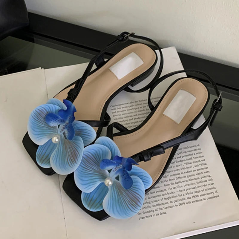 Roman Style Gold White Sandal For Women 2025 Summer Fashion Flowers Clip Toe Back Buckle Strap Shoes Flat Sandalias