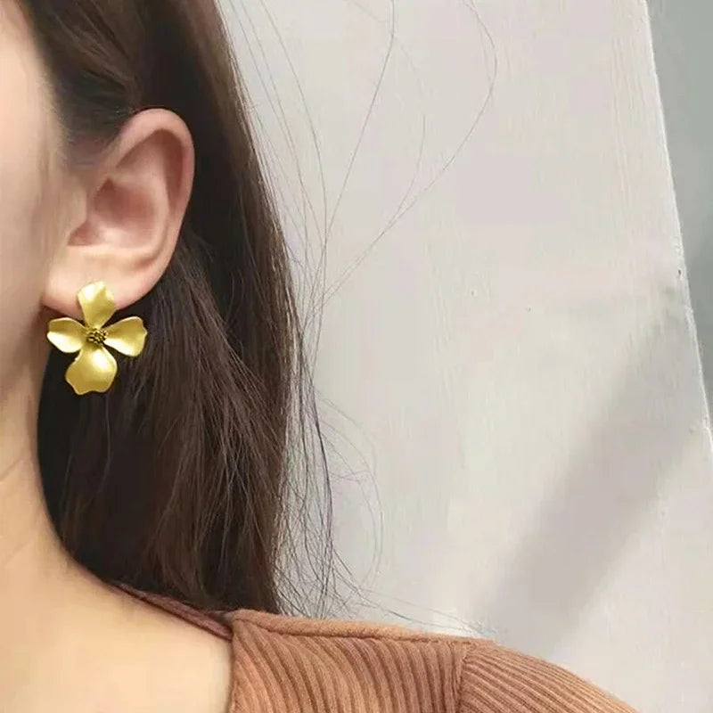 Romantic Women's Gold Color Flower Earrings Simple Stylish Girl Piercing Earrings Vocation Party Aesthetic Female Jewelry - EUFASHIONBAGS