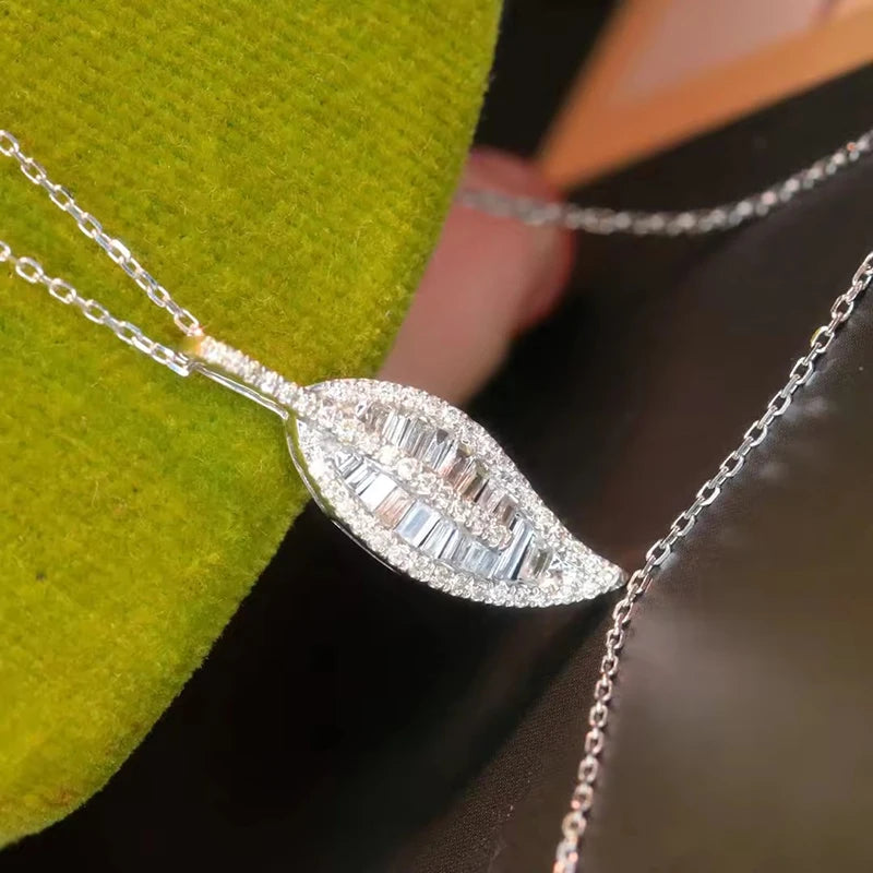 Delicate Luxury Leaf Shape Pendant Necklace Lady Engagement Accessories Exquisite Silver Color Bright Zirconia Jewelry