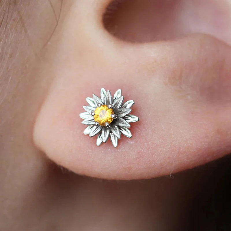 Dainty Flower Stud Earrings White/Golden Color Fancy Ear Accessories for Women Daily Wear Girls Gift Statement Jewelry