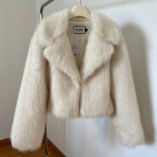 Cargar imagen en el visor de la galería, Gradient Cropped Fluffy Fur Jacket Women Coat 2023 Winter Chic Thicken Faux Fox Fur Outerwear Luxury Brand Runway Fashion Outfit