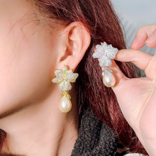 Charger l&#39;image dans la galerie, Fancy Cubic Zirconia Big Leaf Flower Shape Dangle Drop Long Pearl Earrings b171