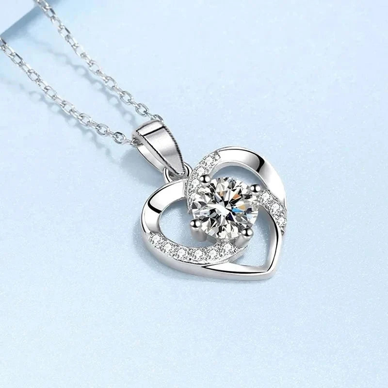 Delicate Love Heart Necklace Lady Wedding Jewelry with Bright Zirconia Silver Color Bright Zirconia Pendant Accessories