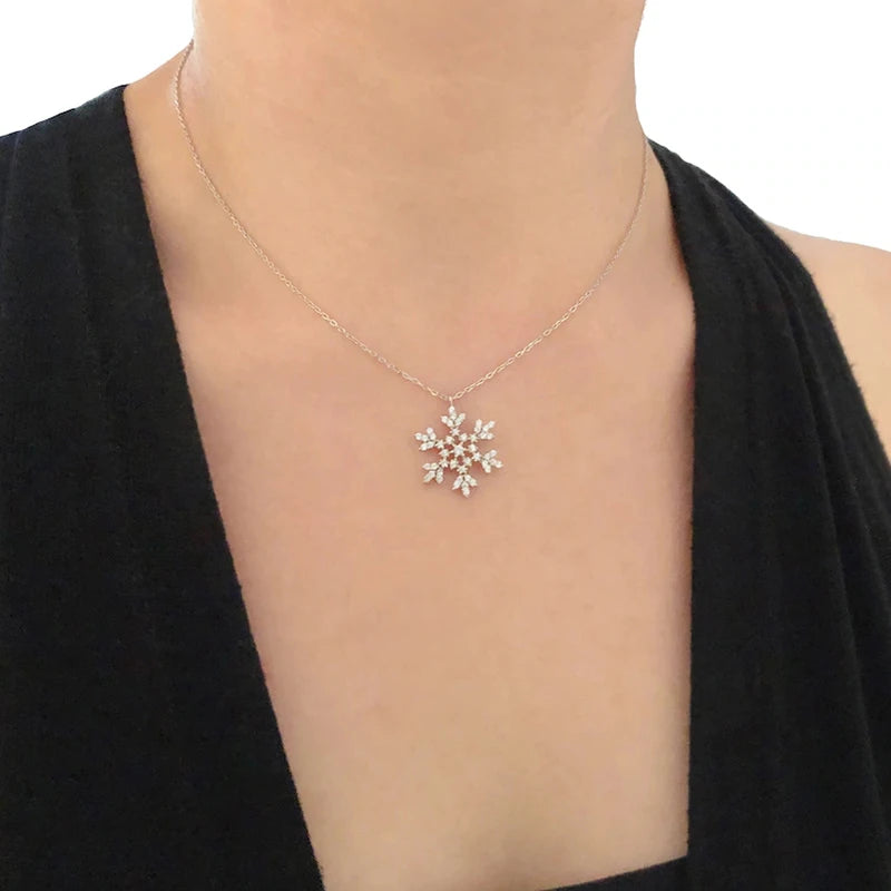 Luxury Snowflake Pendant Necklace Lady Silver Color Bright Zirconia Accessories for Winter Party Female Delicate Jewelry