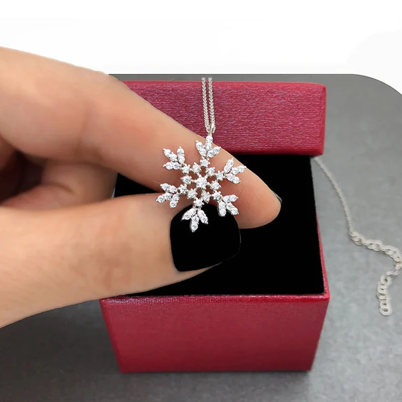 Luxury Snowflake Pendant Necklace Lady Silver Color Bright Zirconia Accessories for Winter Party Female Delicate Jewelry