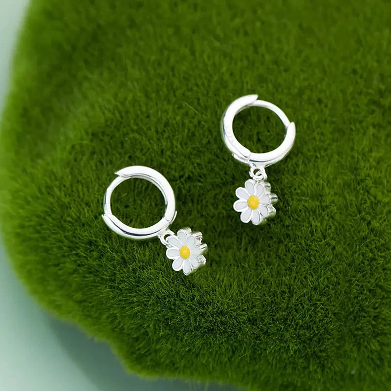 Chic Little Daisy Pendant Earrings Lady Graceful Everyday Jewelry Sweet Teen Girls Silver Color Delicate Accessories