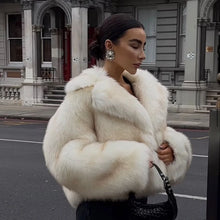 画像をギャラリービューアに読み込む, Gradient Cropped Fluffy Fur Jacket Women Coat 2023 Winter Chic Thicken Faux Fox Fur Outerwear Luxury Brand Runway Fashion Outfit