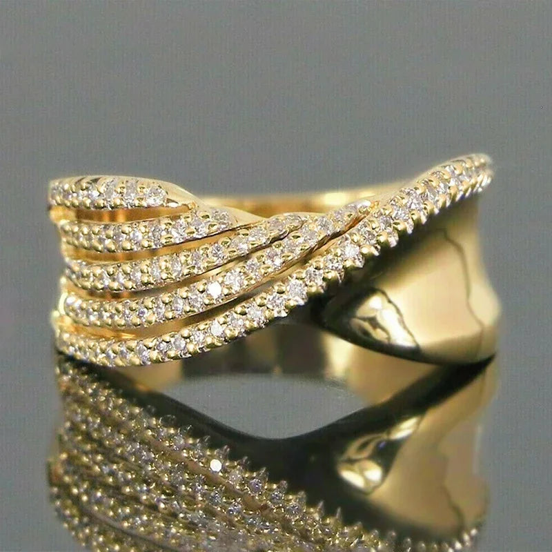 Luxury Wave Twisty Gold Color Women Rings with Brilliant Cubic Zirconia Noble Superb Accessories Modern Wedding Jewelry