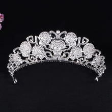 Cargar imagen en el visor de la galería, Gothic Black Skull Crystal Tiaras Crowns Queen Skeleton Diadem Witch Headdress Jewelry Halloween Cosplay Party Head Accessories