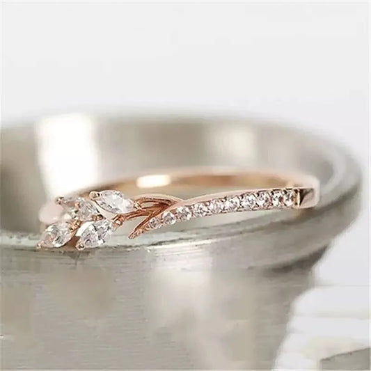 Rose Gold Color Leaf Shape Ring Lady Dainty Bright Zirconia Finger Accessories Graceful Female Engagement Jewelry Gift