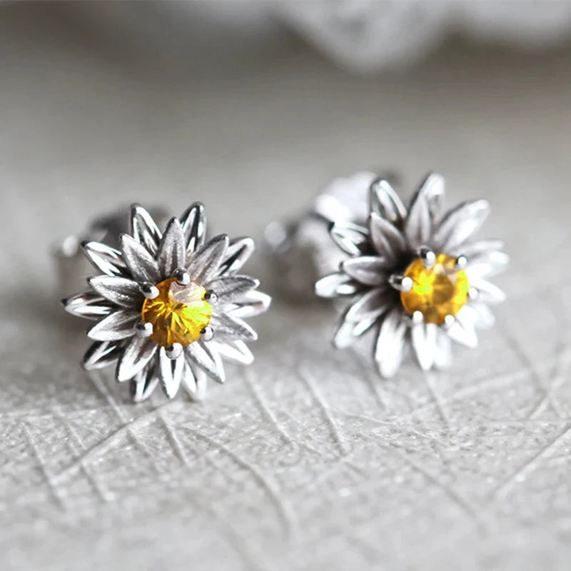 Dainty Flower Stud Earrings White/Golden Color Fancy Ear Accessories for Women Daily Wear Girls Gift Statement Jewelry