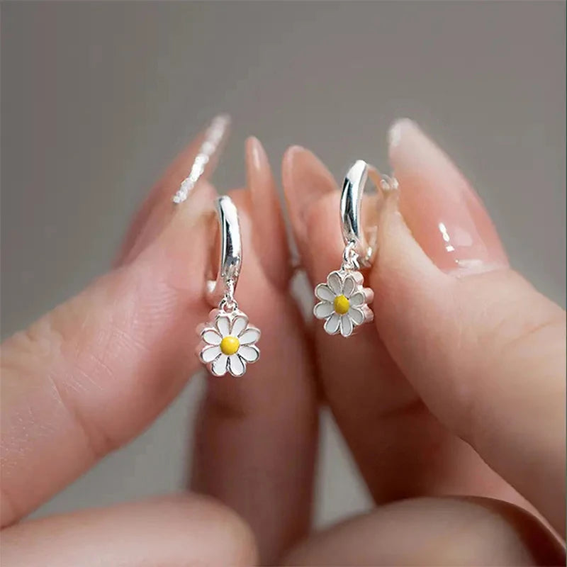 Chic Little Daisy Pendant Earrings Lady Graceful Everyday Jewelry Sweet Teen Girls Silver Color Delicate Accessories