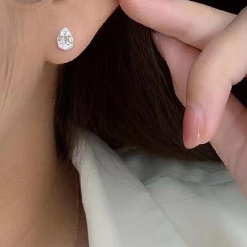 Delicate Water Drop Shaped Stud Earrings Luxury Silver Color Crystal CZ Ear Earrings for Women Fashion Versatile Jewelry